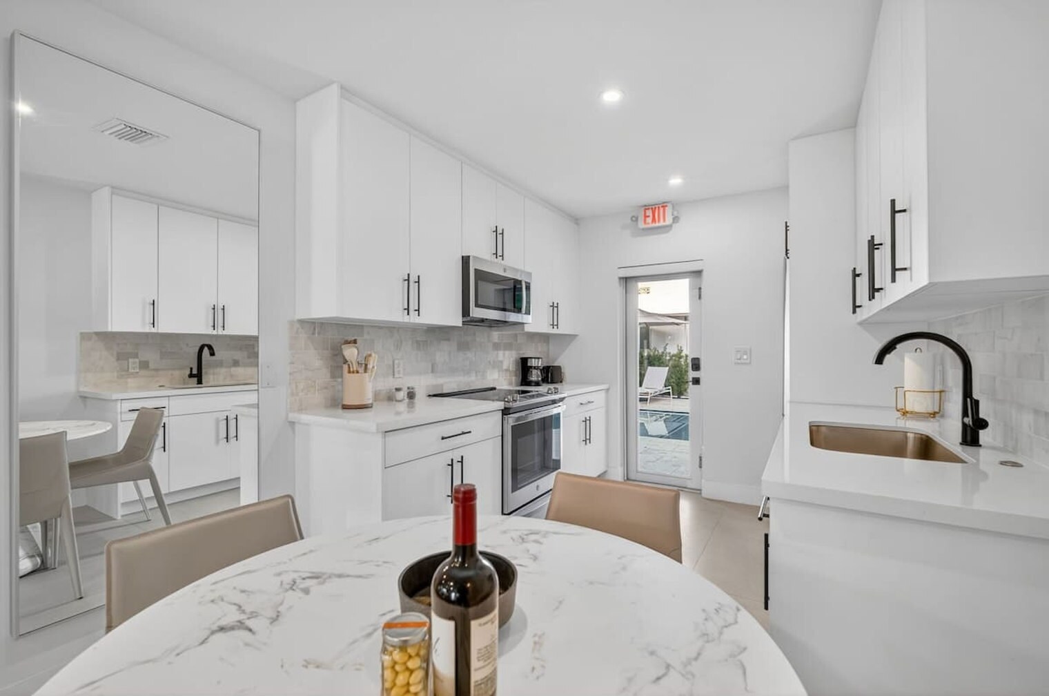 Building Photo - 8109 Harding Ave