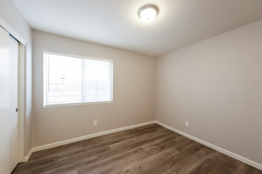 Building Photo - 4116 E Coolbrook Ave
