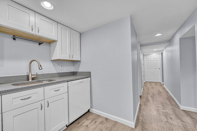Building Photo - $1,240.95 -  1 bed, 1 bath Condo in Denver.