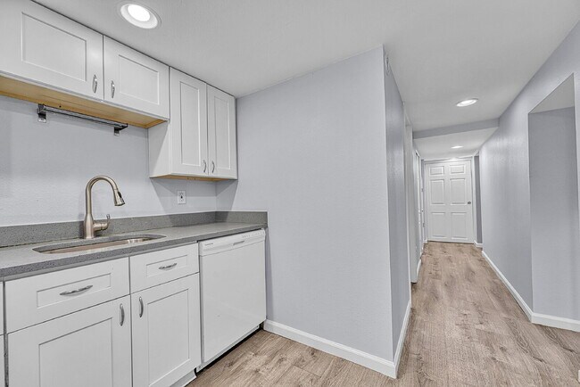 Building Photo - $1,450, 1 bed, 1 bath, located in Denver.