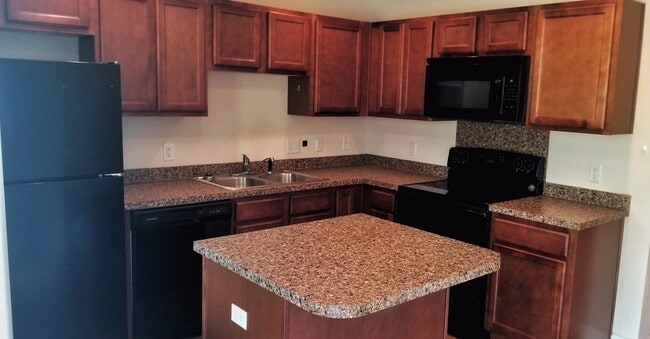 Building Photo - 3 Bedroom, 2.5 Bath Townhome