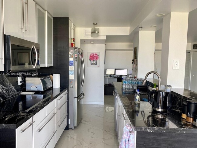 Building Photo - 210 174th St