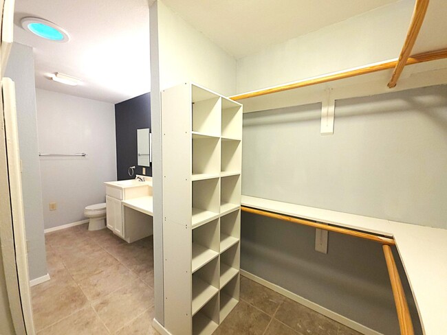 Building Photo - Welcome to this charming 3 bedroom, 2 bath...