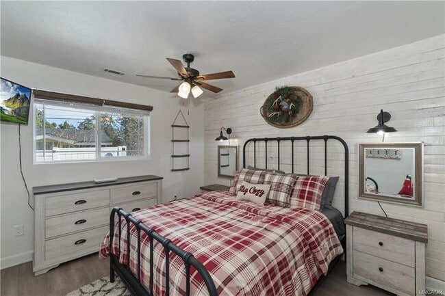 Building Photo - Move-In Ready 2 Bed / 2 Bath + Bonus Room & Den/Office