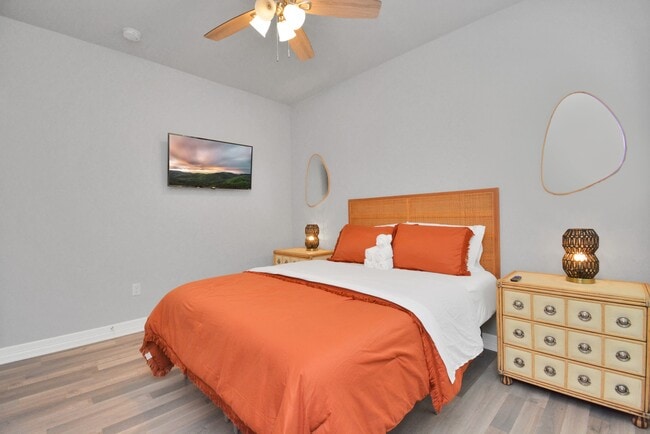 Building Photo - 7823 Gladstone St