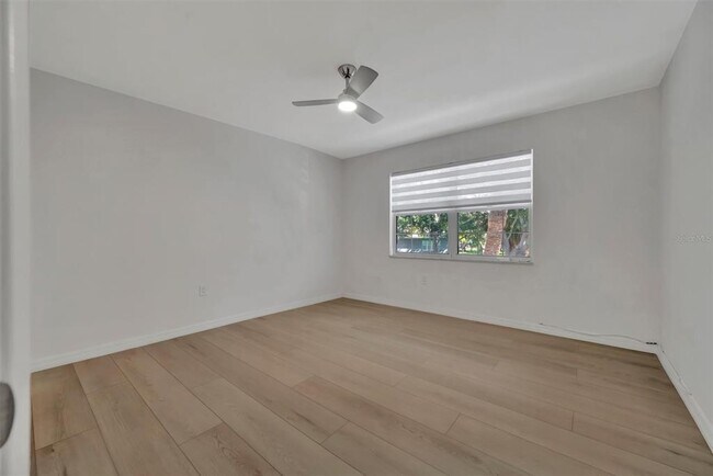 Building Photo - 650 Pinellas Point Dr S