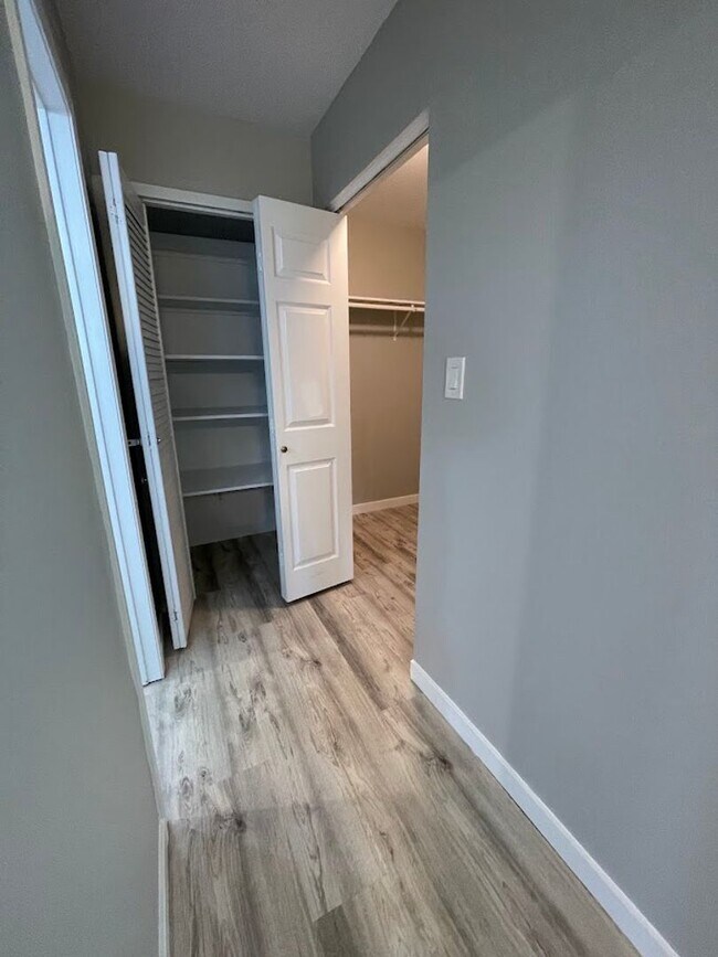 Building Photo - NEW ON MARKET