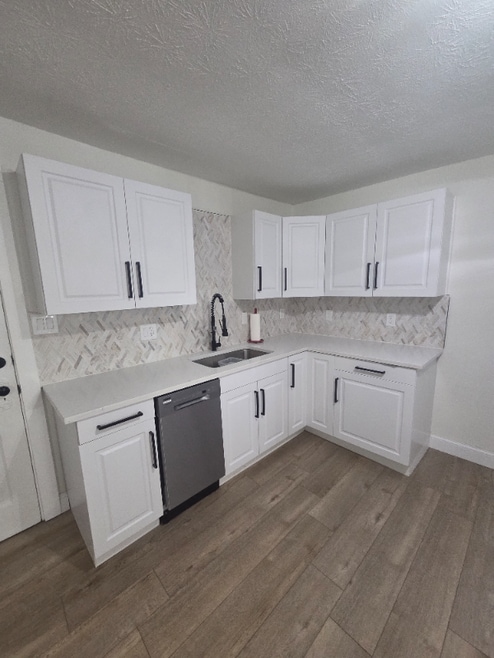 Building Photo - 4210 Robert Ave