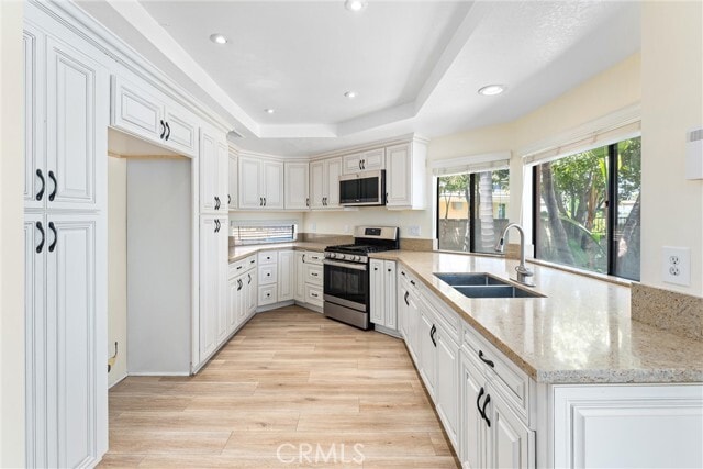 Building Photo - 15360 Metropol Dr