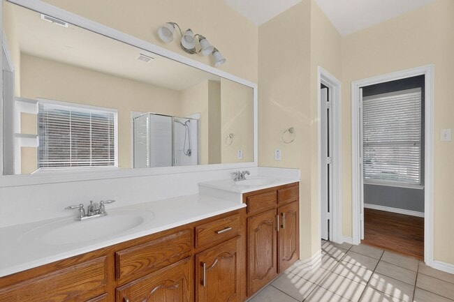 Building Photo - Spacious 4-Bedroom Home with Bonus Room and Large Backyard in Caruth Lake