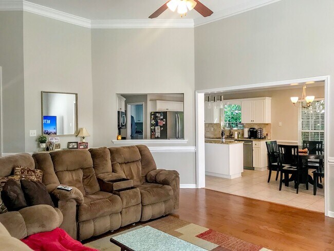 Building Photo - Available now! Evans Home in Greenbrier School District!