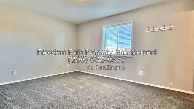 Building Photo - 13904 Cassia St
