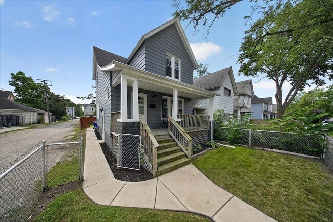 Building Photo - 5827 Baker St