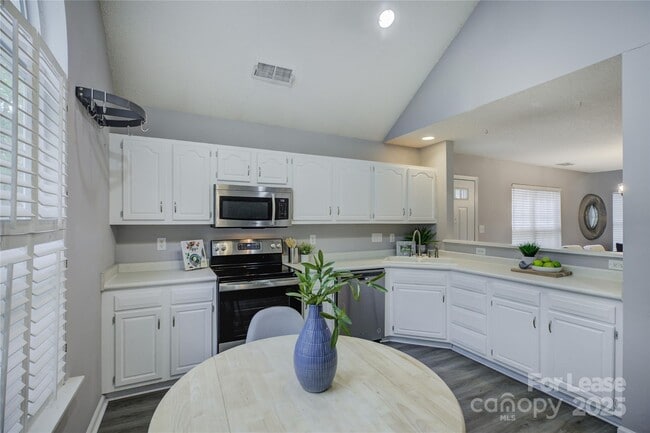 Building Photo - 9014 Roseton Ln