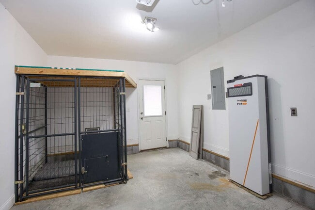 Building Photo - *Lease Special!* Fiber optic internet incl...