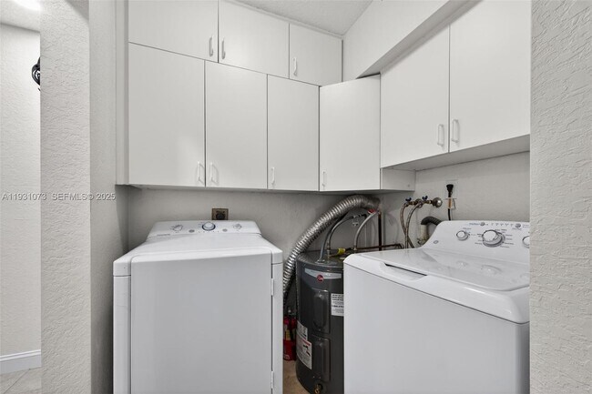 Building Photo - 5340 NE 17th Terrace