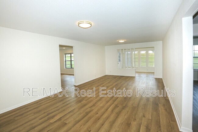 Building Photo - 1741 E 1st Ave