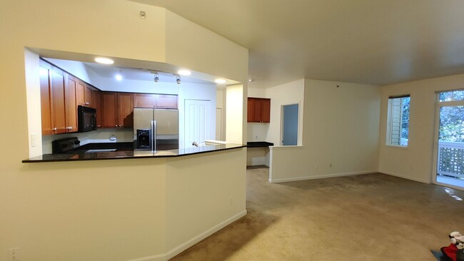 Building Photo - Private Second floor 1 bed 1 bath condo wi...