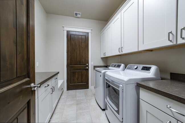 Building Photo - Stunning 3 Bed, 2.5 Bath Prescott Home wit...