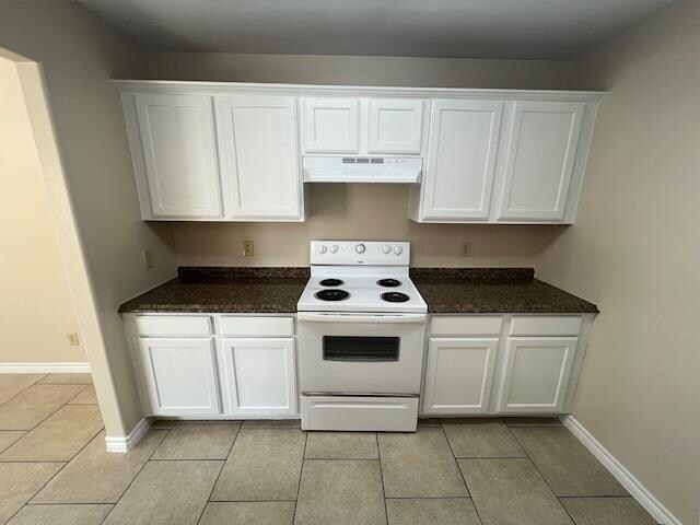 Building Photo - 2720 Camelot Dr