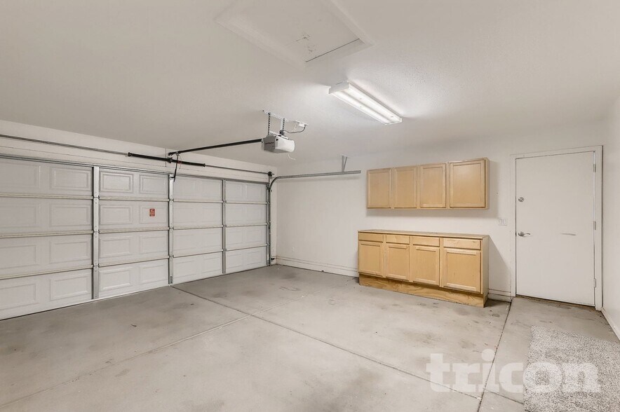 Building Photo - 4410 W Donner Dr