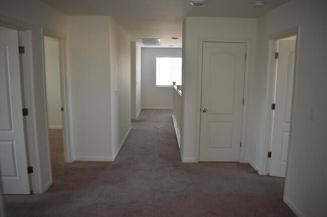 Building Photo - 4297 Freemark Ave
