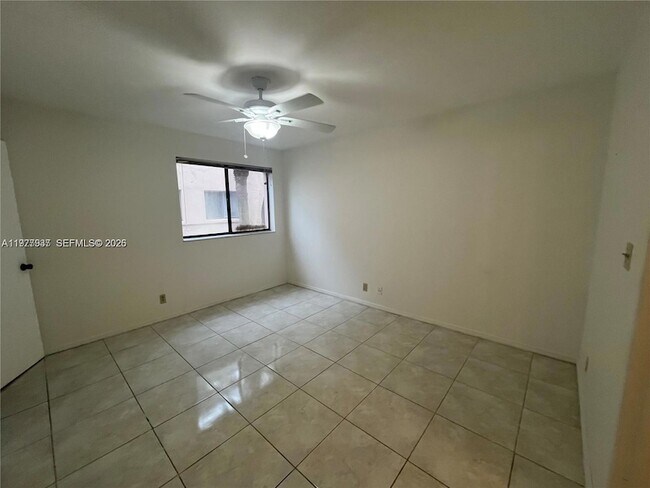 Building Photo - 2926 S University Dr