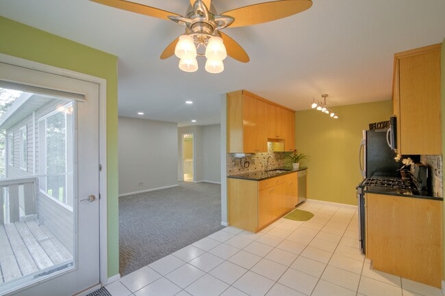 Building Photo - 741 Acorn Ct