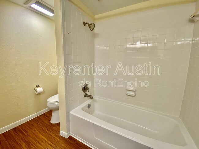 Building Photo - 1601 Faro Dr