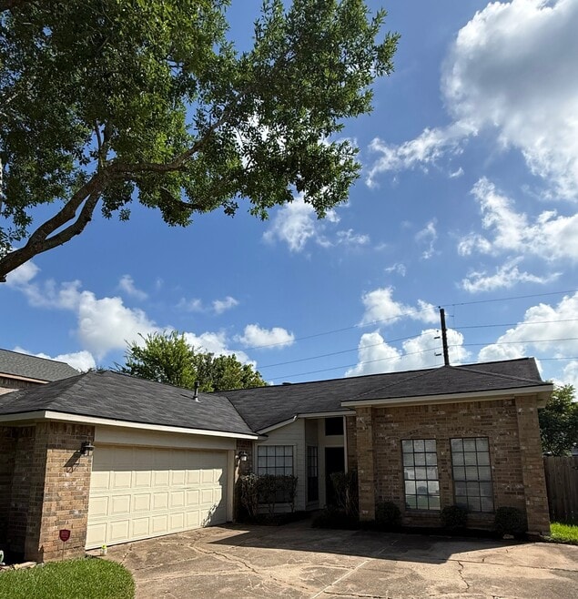 Building Photo - 3211 Mesquite Dr
