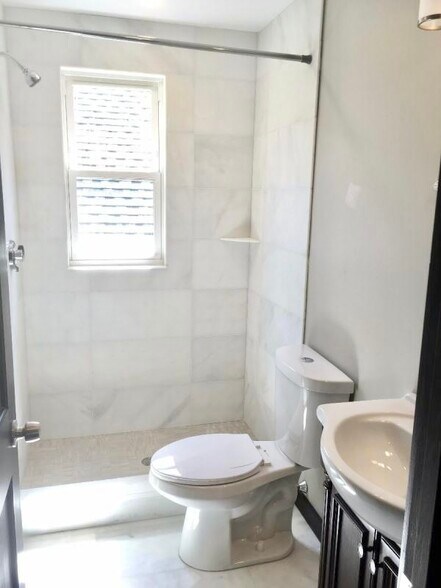 Building Photo - 46 Creighton St