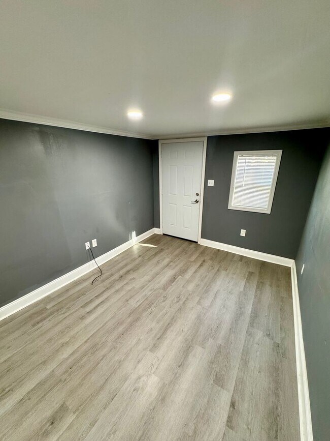 Building Photo - Discover 1501 ½ Clover Street!