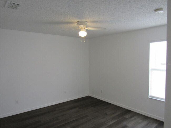 Building Photo - 202 Walnut Crest Run