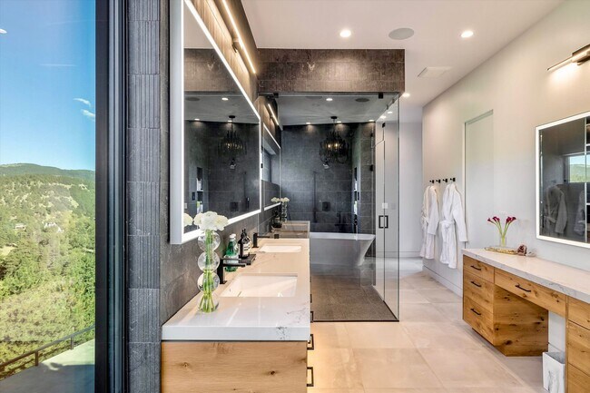 Building Photo - Private Foothills Sanctuary Minutes from Downtown | 5BD/4.5BA | Unlimited Views