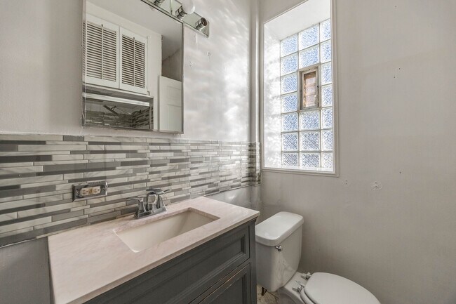 Building Photo - 2652 W 23rd Pl