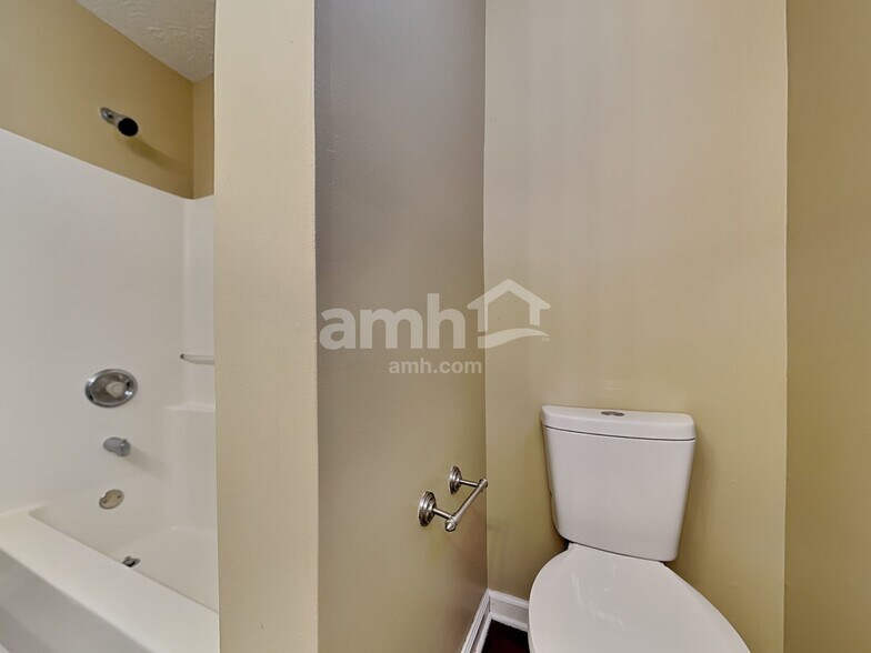 Building Photo - 515 Indian Lake Dr