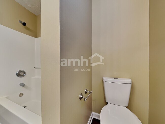 Building Photo - 515 Indian Lake Dr