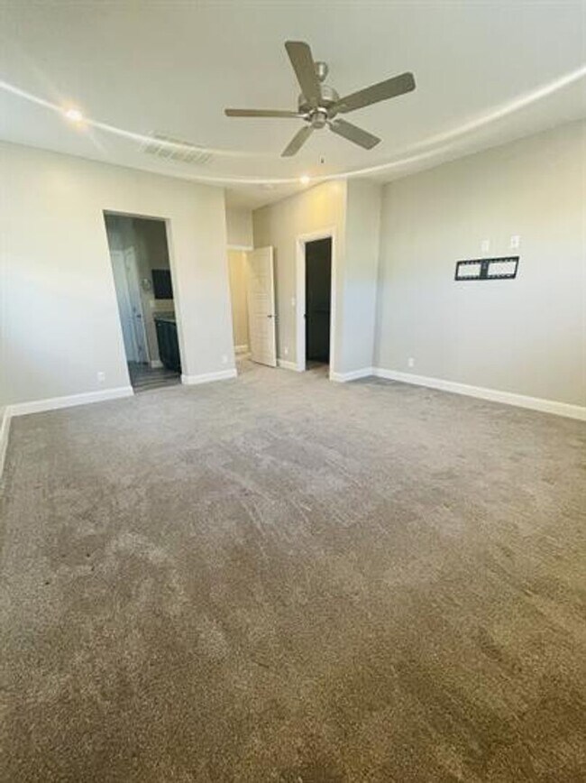 Building Photo - Desert Color Townhome!