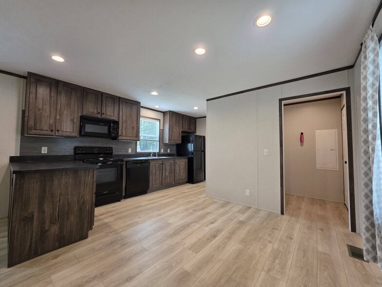 Building Photo - 1300 W Commodore Blvd