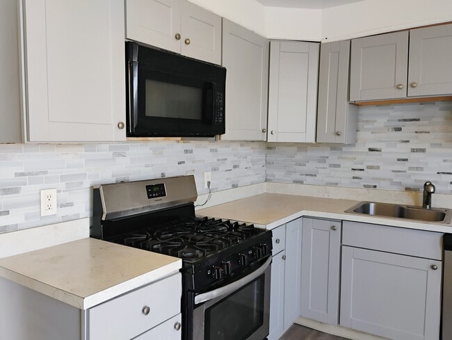 Building Photo - 130 Harvey Ave