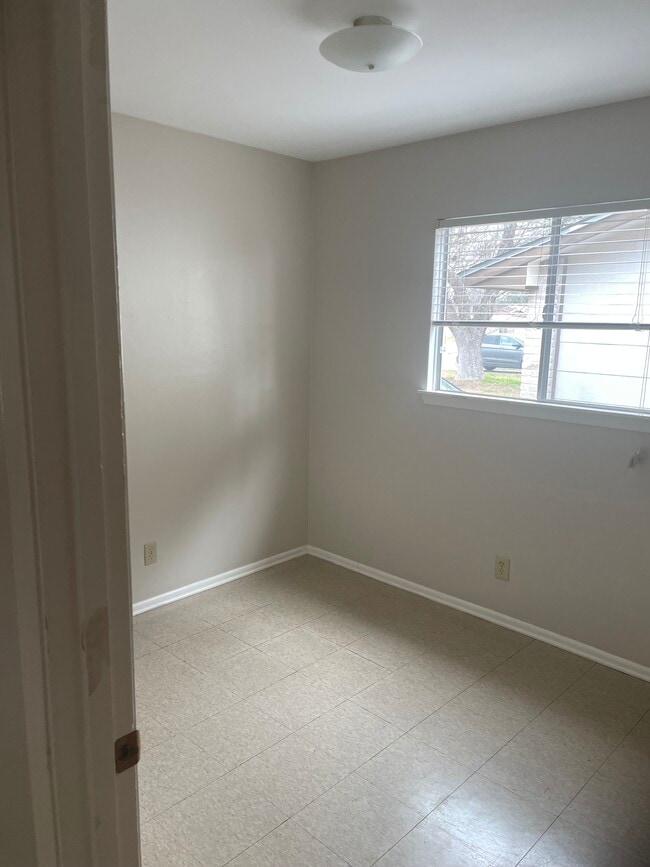 Building Photo - 4530 Longvale Dr