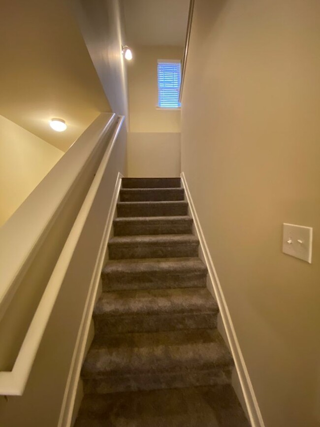 Building Photo - NEW LISTING - Beautiful Kennesaw Townhouse...