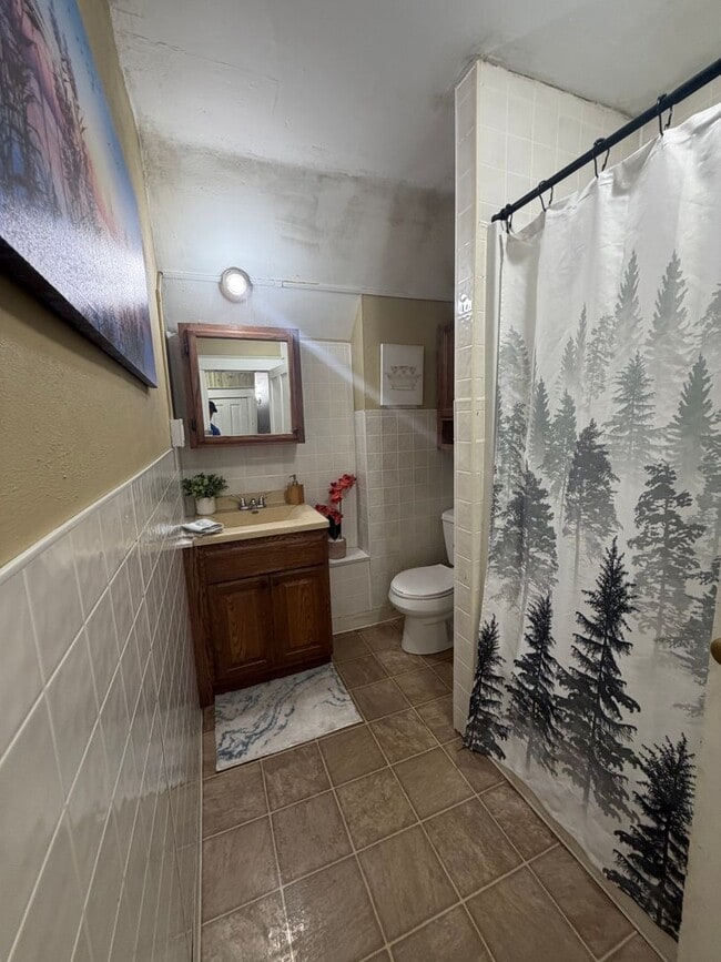 Building Photo - 2 bed, 1 bath home for rent in West Waterloo