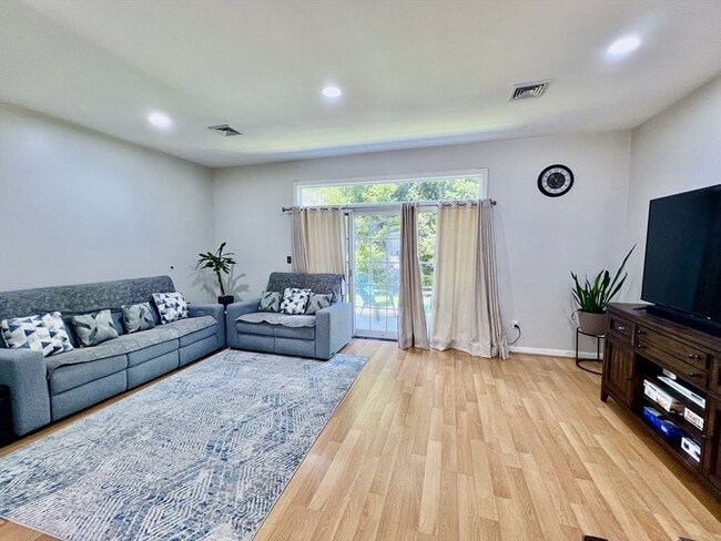 Building Photo - 42 Evergreen Cir