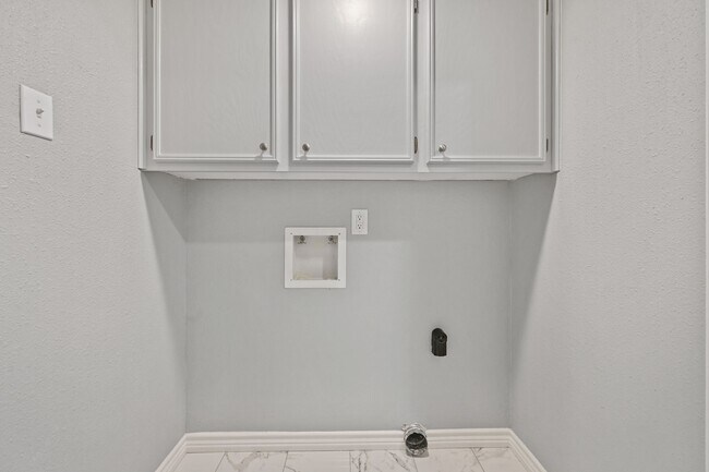 Building Photo - 16111 Fan Tail Dr