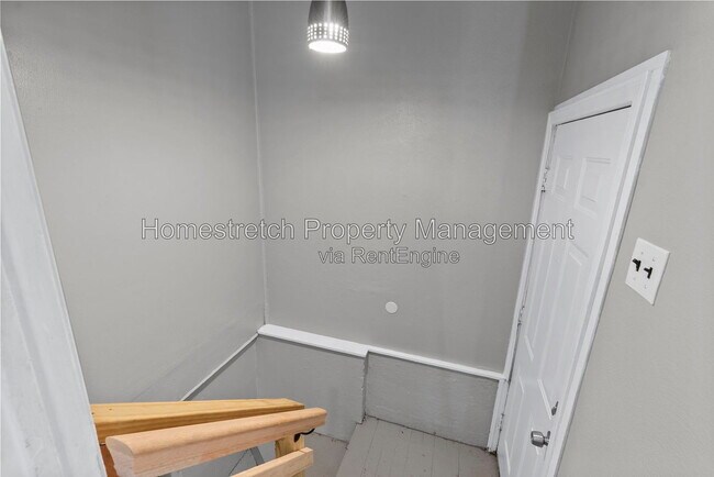 Building Photo - 2247 Hollis Dr