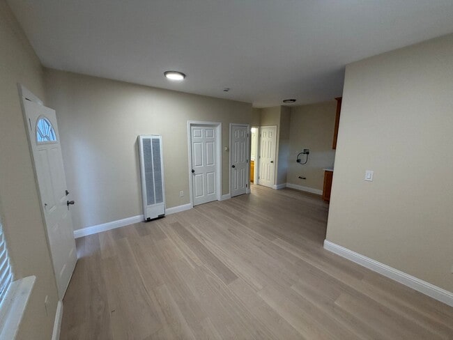 Building Photo - 985 Williams St