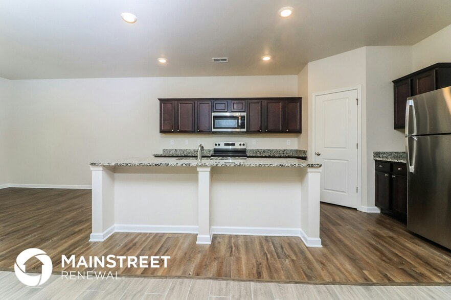 Building Photo - 80 Randette Dr