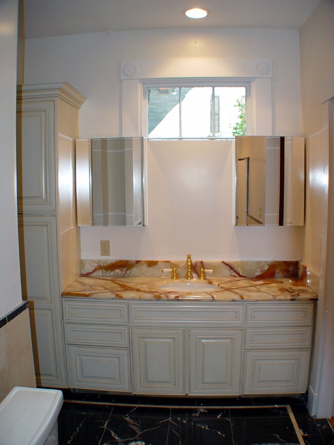 Building Photo - 21 Chestnut St