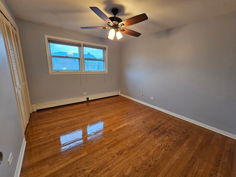 Building Photo - 4640 South Avers Avenue